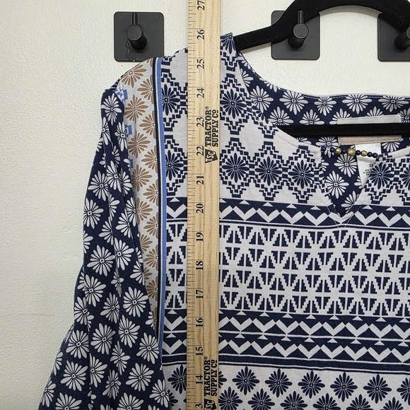 Alfred Dunner Blue and White Graphic Boxy Blouse - Picture 7 of 9